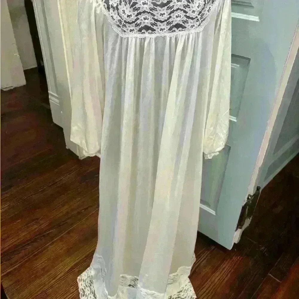 Vintage Llise Stevens White Lace Nightgown Cape Sz Medium - Picture 2 of 9
